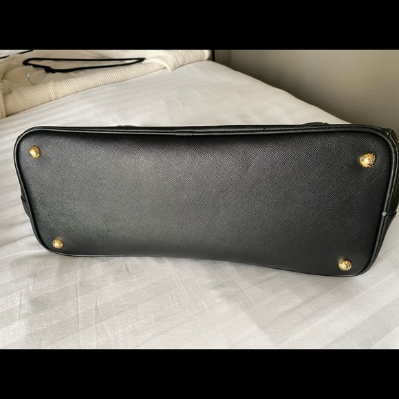 Prada Saffiano black tote - Picture 8 of 16